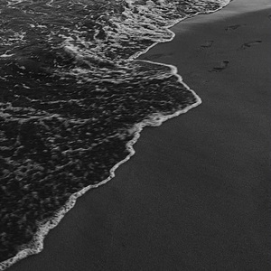 美女扒开嫩嫩的尿口让人桶
