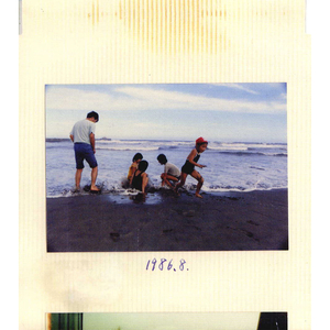 美女扒开嫩嫩的尿口让人桶
